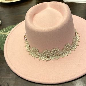 Beautiful, cowboy hat, would be great for a wedding never worn